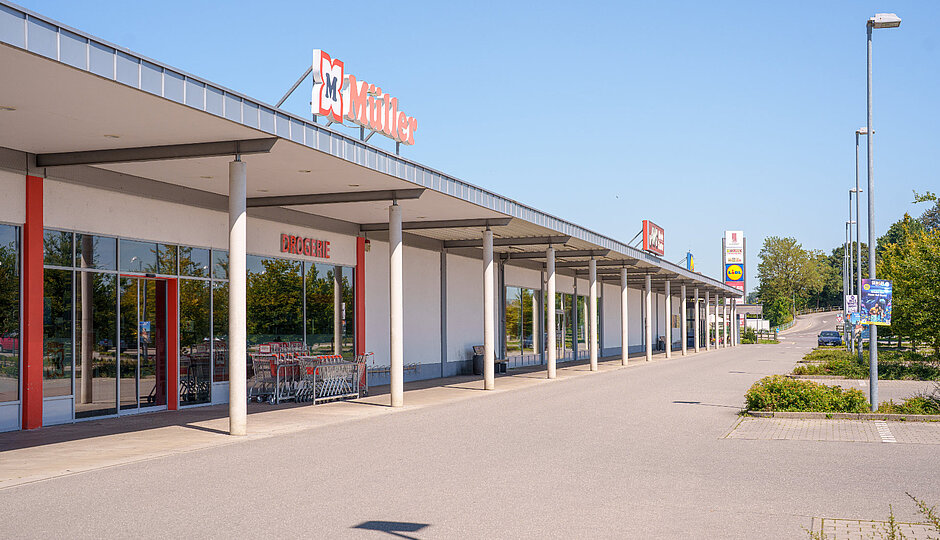 KiM Center Das KiM Center in Meckenbeuren mit Parkplatz