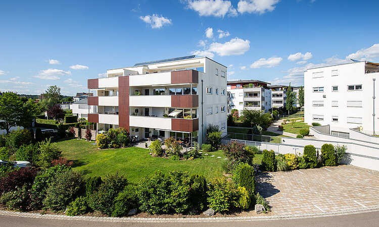 Wohnhaus am Karl-Fränkel-Ring in Meckenbeuren mit Garageneinfahrt