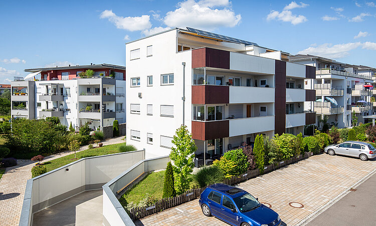 Wohnhaus am Karl-Fränkel-Ring in Meckenbeuren mit angrenzender Straße 